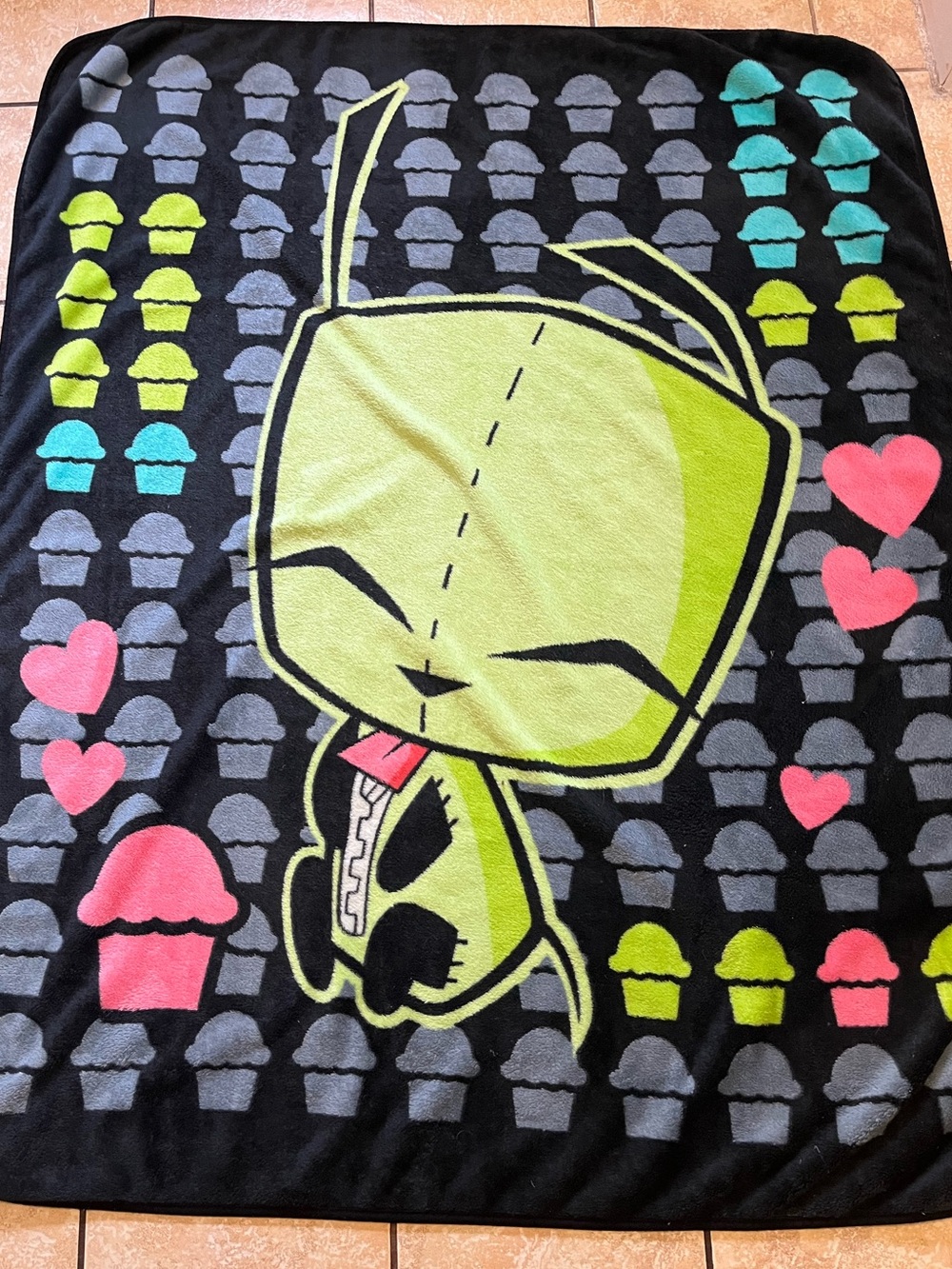 Y2K Invader Zim Gir Loves Cupcakes Fleece Throw Blanket Nickelodeon Collectible